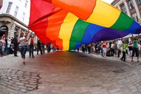 http://www.vvox.it/wp-content/uploads/2015/02/Gaypride.jpg