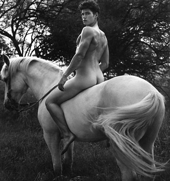 http://4.bp.blogspot.com/-LsHKL1x5ar8/Tn_G0oCr9II/AAAAAAAAfRw/8XNVZyM6D7A/s1600/sam-way-horseback-nude-lg1-725x768.jpg