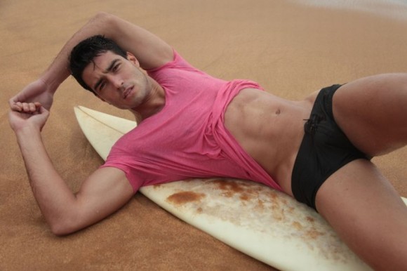 Rafael-Berger-Sexy-Surfer-Junior-Homem-Burbuja-De-Deseo-012-580x386
